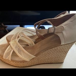New TOMS ivory lace strappy wedges, size 10